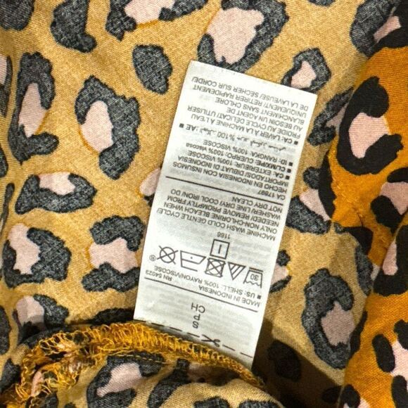 Old Navy cheetah Blouse small - Picture 3 of 4